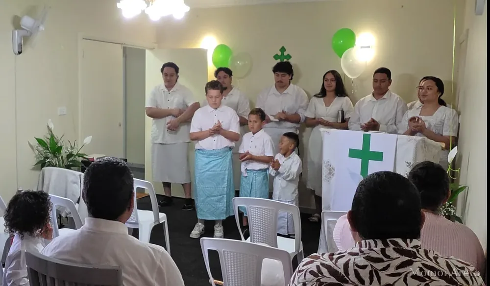 Momoi Areto church family, picture 1 of 18