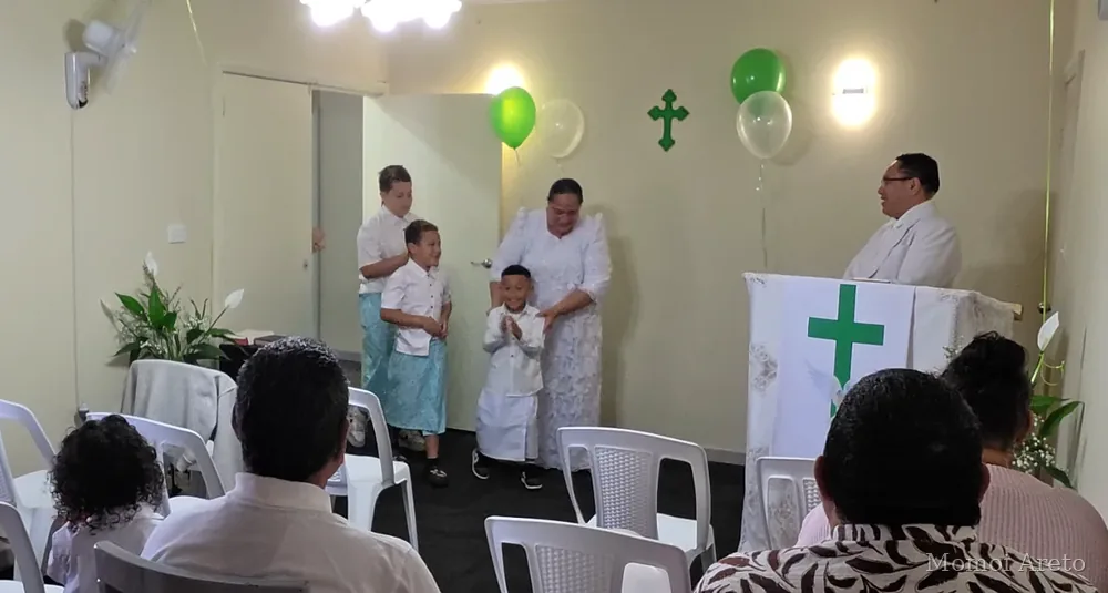 Momoi Areto church family, picture 2 of 18