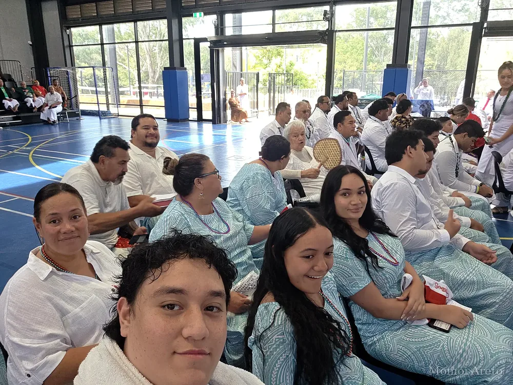 Momoi Areto church family, picture 4 of 18