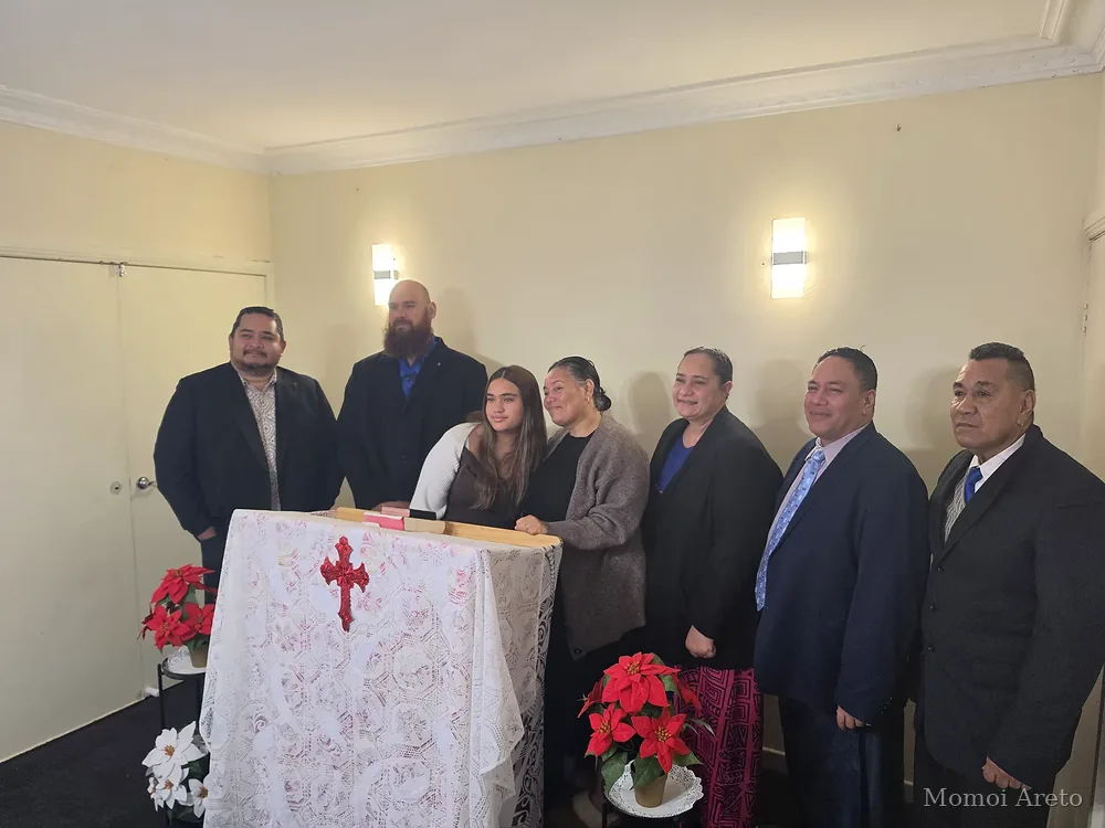 Momoi Areto church family, picture 6 of 18