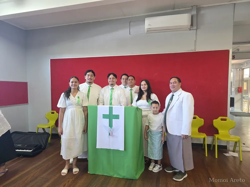 Momoi Areto church family, picture 7 of 18