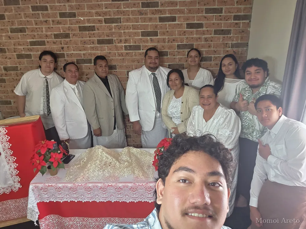 Momoi Areto church family, picture 12 of 18