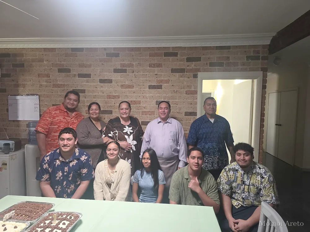 Momoi Areto church family, picture 13 of 18