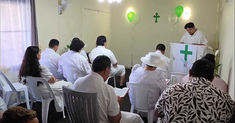 White Sunday service in the chapel, picture 3 of 14