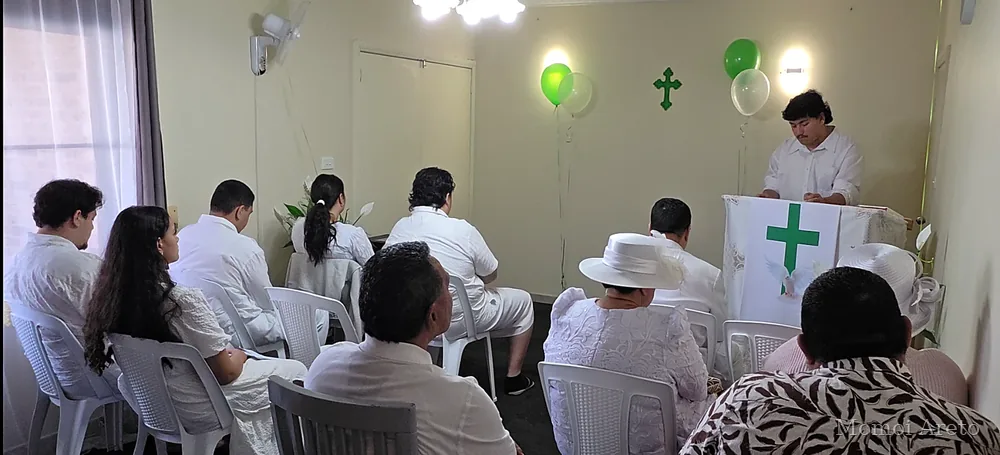 Church family in white, picture 4 of 14