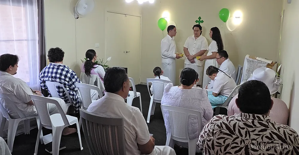 White Sunday gathering, picture 14 of 14